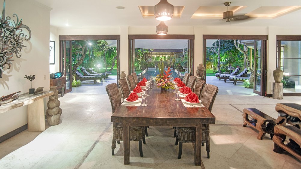 8. Villa Avalon Main House - Dining set up with view